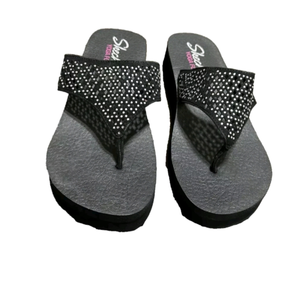 SKECHERS* Cali black silver toe post slip on sandal, size 7.5-8ish unmarked